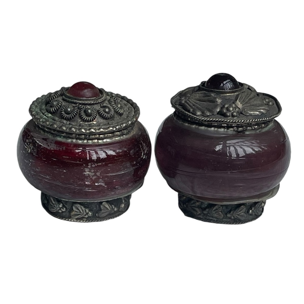 Vintage Ornate Red Amber Glass Trinket Box Pill‎ Snuff Vanity